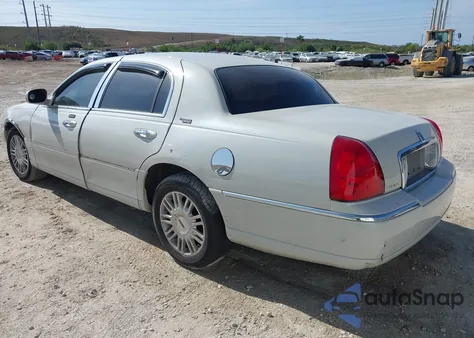 2006 Lincoln Town Car Signature Limited z USA, uszkodzony, nr VIN 1LNHM82W76Y646066